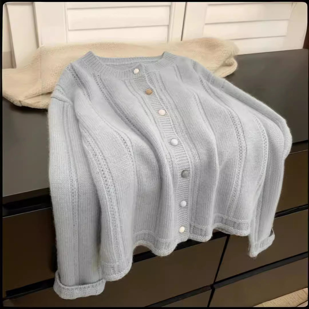 Chunky knit cardigan for women with an elegant button closure and wide sleeves Lune London