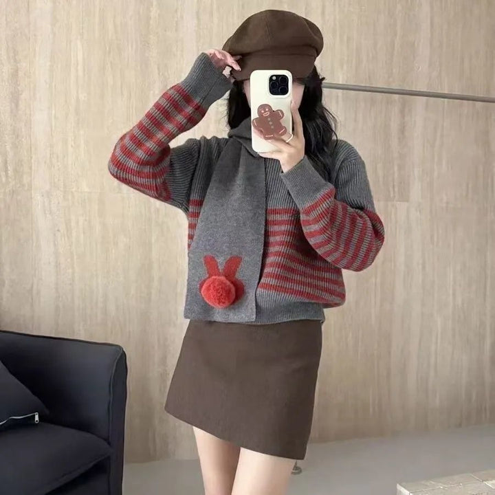 Pull tricoté confortable pour femmes avec col montant et rayures frappantes Chic & Stil
