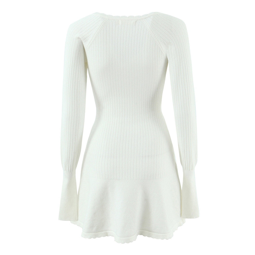 Pull en tricot pour femmes avec un élégant décolleté en V et un joli ourlet à volants Lune London