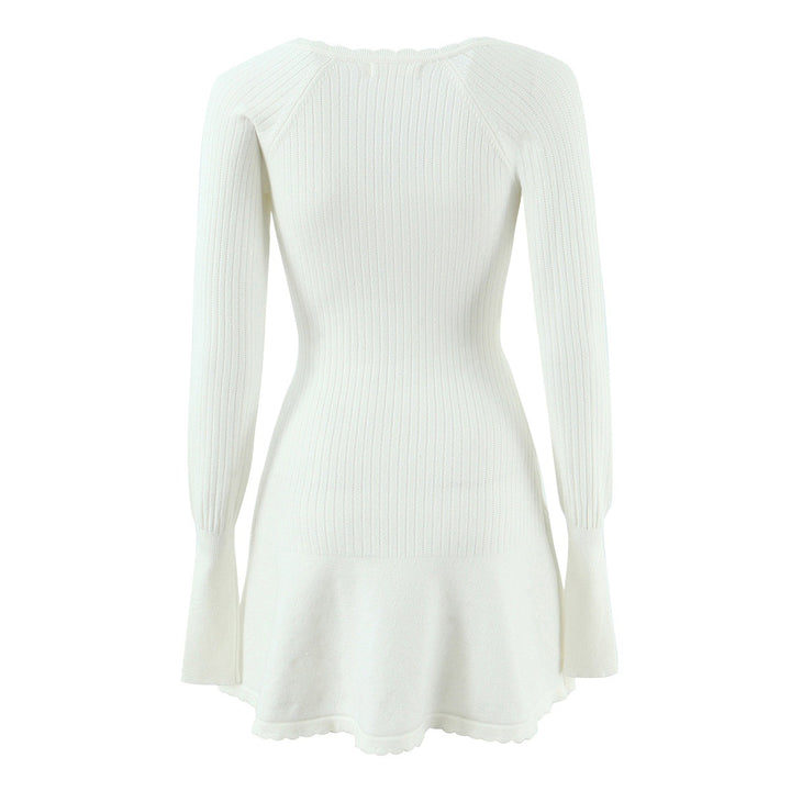 Pull en tricot pour femmes avec un élégant décolleté en V et un joli ourlet à volants Lune London