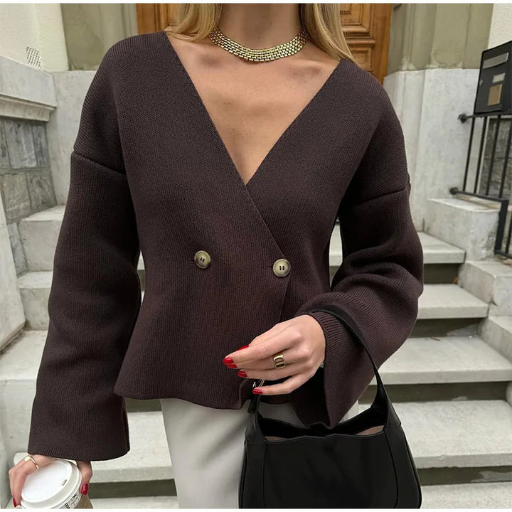 Cardigan féminin tendance avec coupe asymétrique et grands boutons Chic & Stil