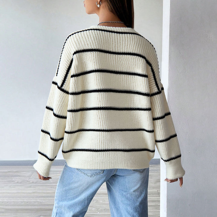 Gilet pour femmes avec un motif à rayures tendance et des poches pratiques Chic & Stil