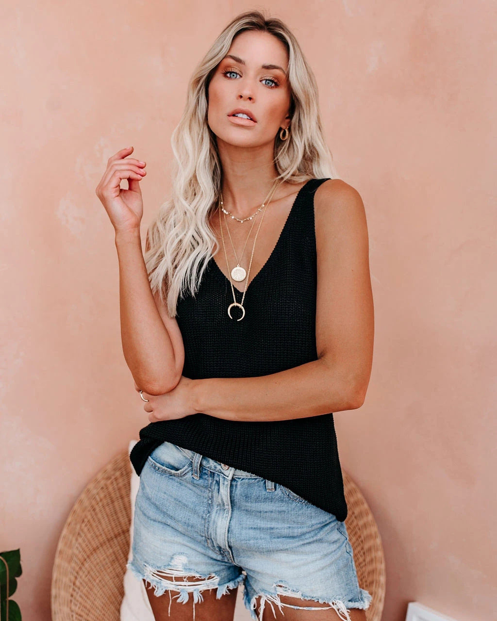 Women’s knit tank top with V-neck and airy cut Lune London