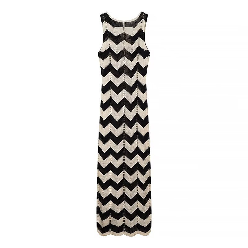 Maxi dress for ladies with an elegant zigzag pattern and refined lacing Lune London