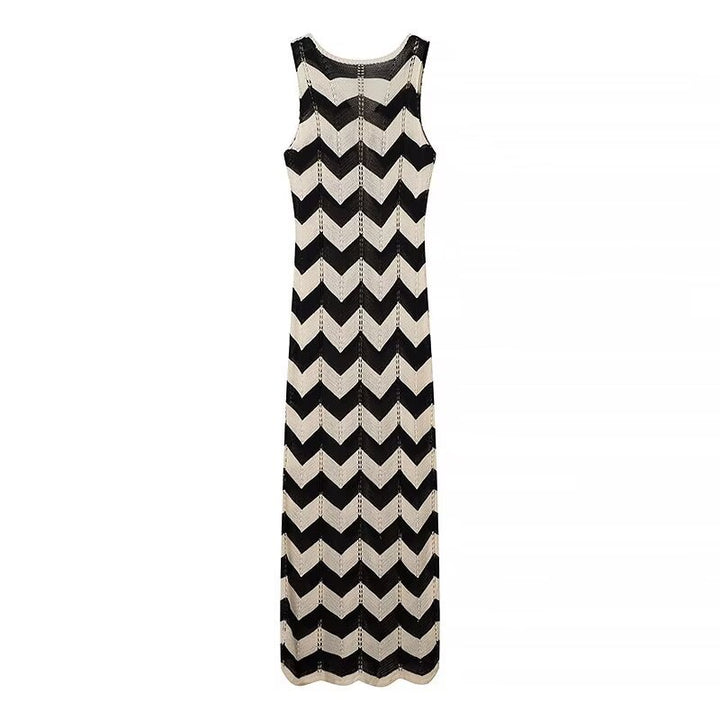 Maxi dress for ladies with an elegant zigzag pattern and refined lacing Lune London