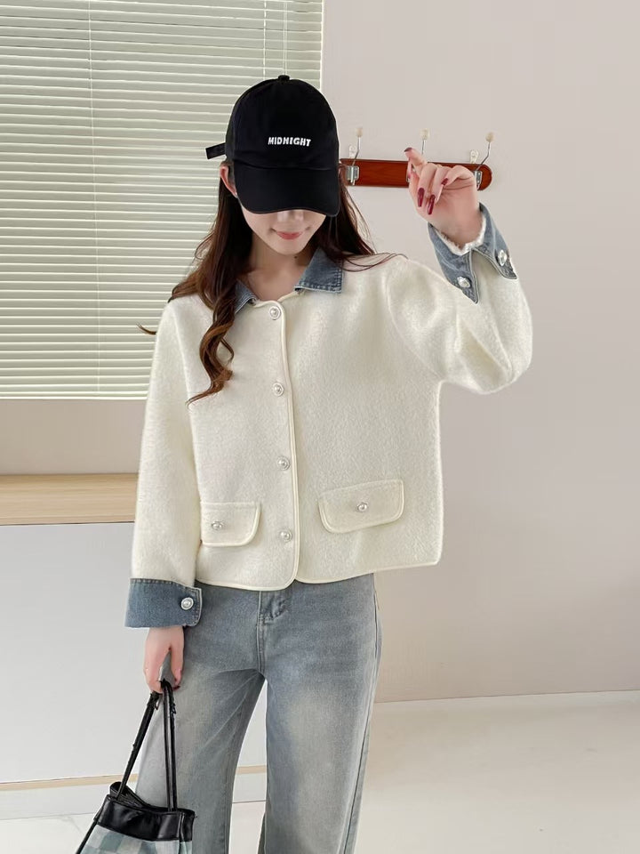 Cardigan confortable pour femmes avec des manches en denim contrastantes Chic & Stil