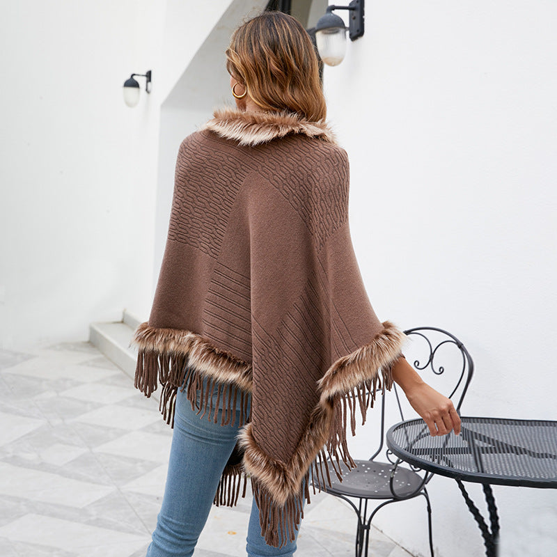 Ladies elegant poncho with luxurious faux fur collar and decadent fringes Lune London