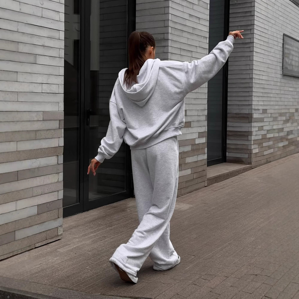 Hoodie and jogging set for women in soft material with a loose design Lune London