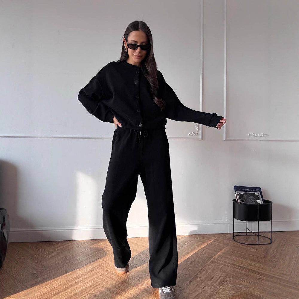 Comfortable lounge set for women with button details and elastic cuffs Lune London