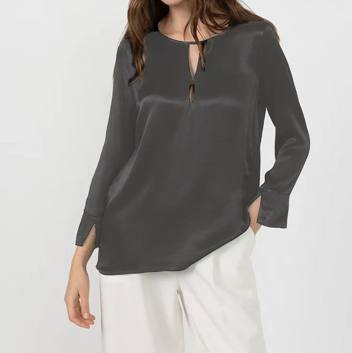 Ladies Elegant blouse with an innovative opening design and a cozy material Lune London