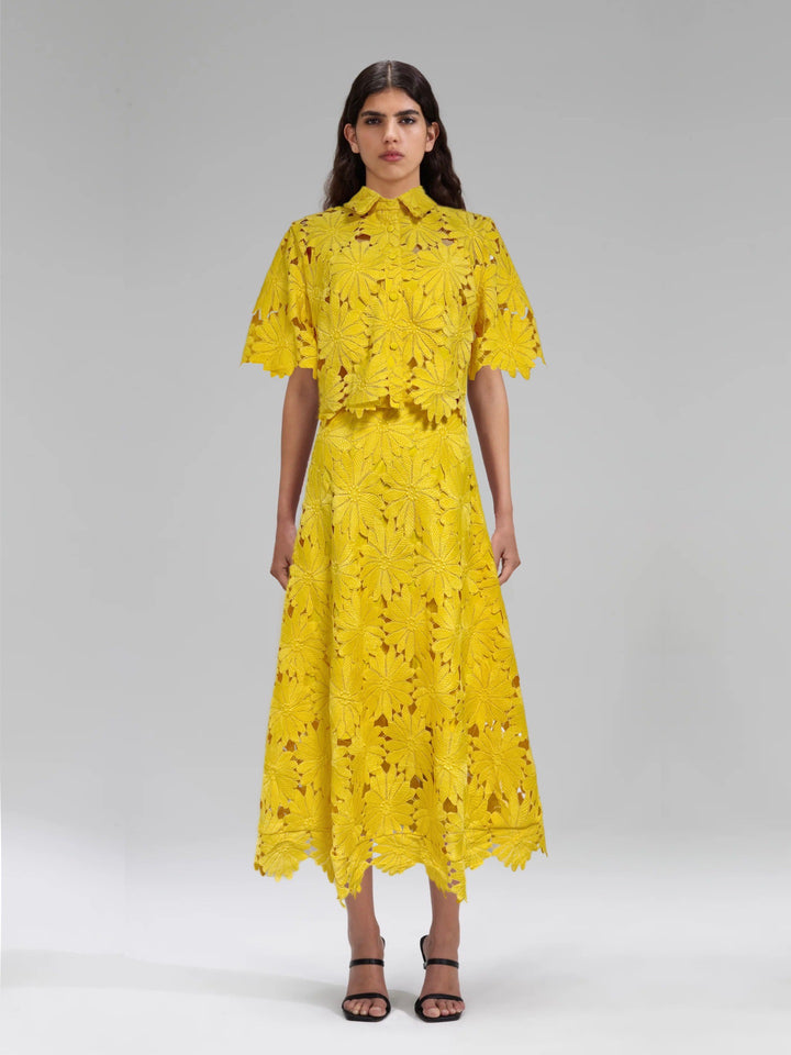 Robe florale pour femmes avec col montant et manches volumineuses Chic & Stil