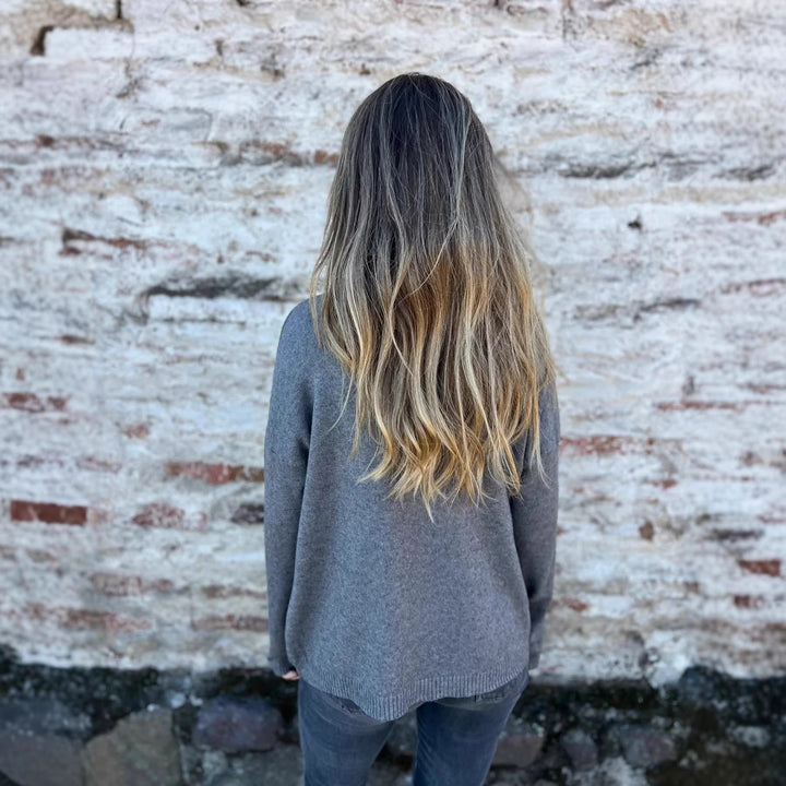 Pull femme avec col roulé et détails de boutons décoratifs Chic & Stil