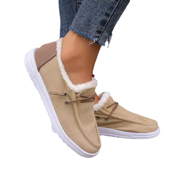 Women warm and comfortable slippers with lining and non-slip sole Lune London