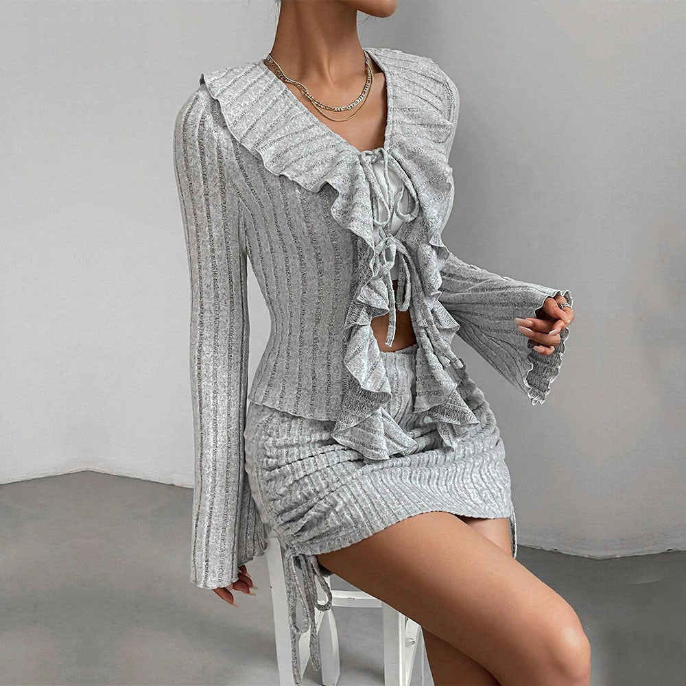 Ensemble pour femmes avec haut à volants et jupe moulante Chic & Stil