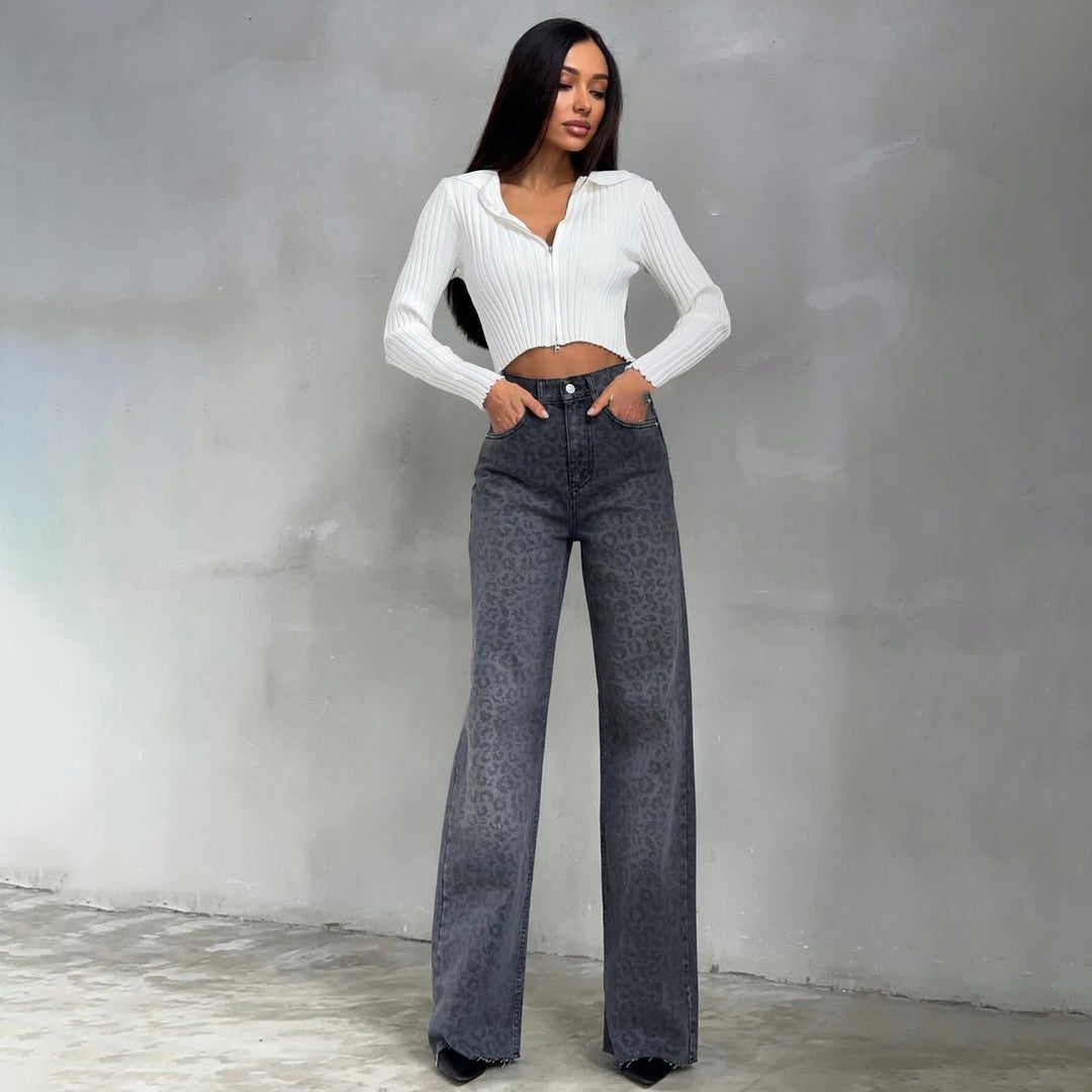 Flared jeans for women with a trendy leopard print and high waist Lune London