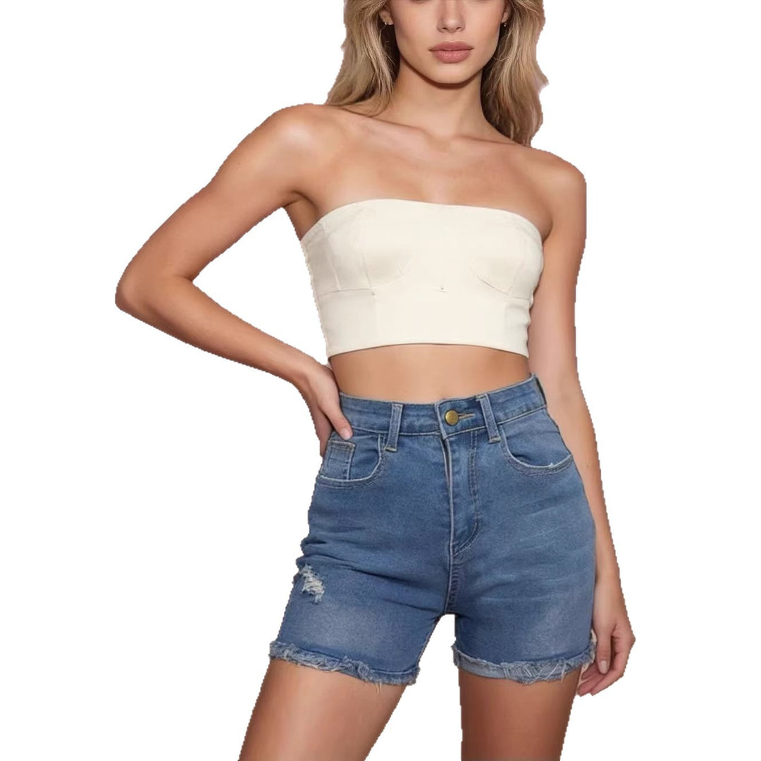 Women's casual high-waist denim shorts with fringe and trendy distressed details Lune London