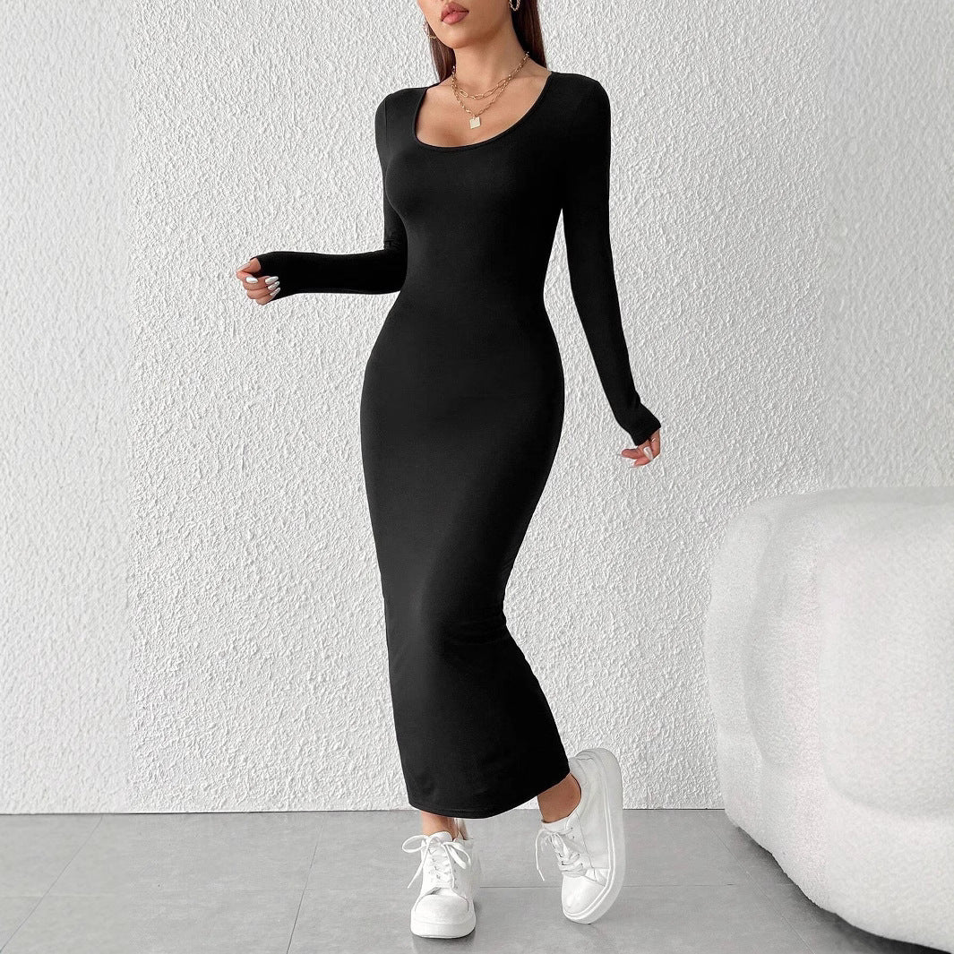 Robe maxi ajustée pour femmes avec des manches longues et un élégant col rond Chic & Stil