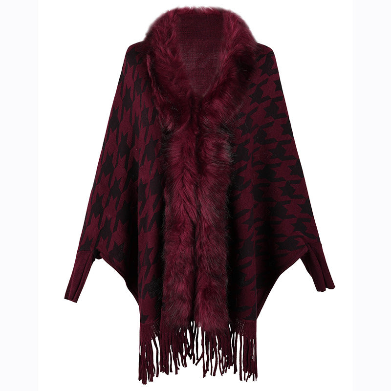 Ladies elegant poncho with exclusive fur trim and modern star pattern Lune London