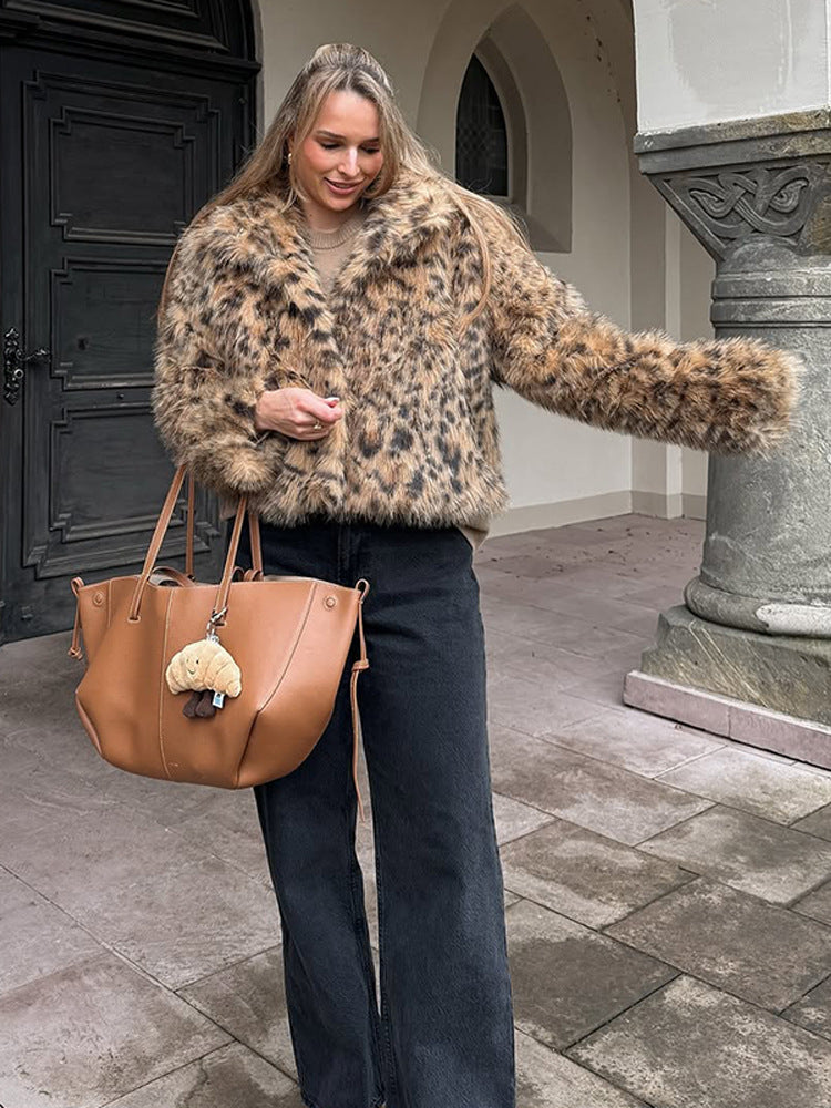 Short faux fur leopard print jacket Lune London