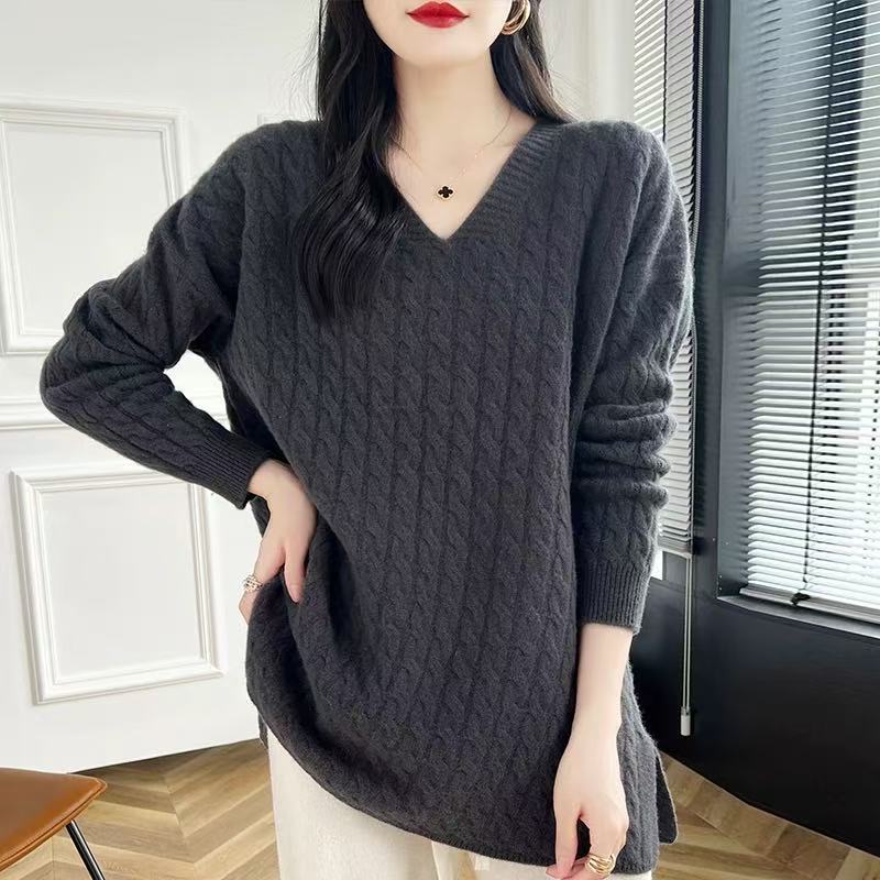 Women chunky knit sweater with V-neck and relaxed fit Lune London