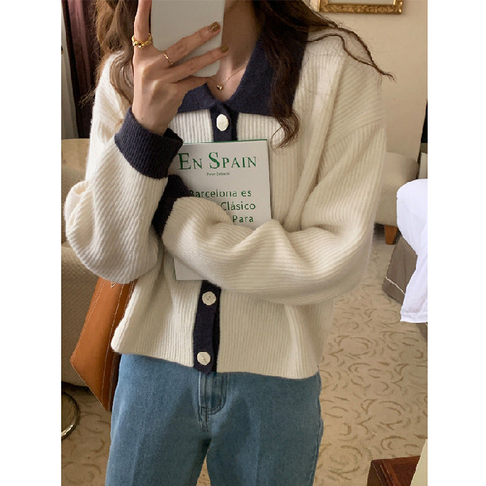 Women's patterned cardigan with stylish collar and decorative buttons Chic & Stil