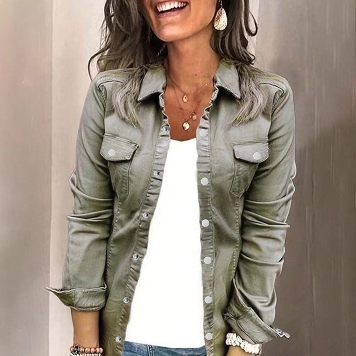 Veste chemise pour dames avec poches poitrine et détails de boutons élégants Chic & Stil