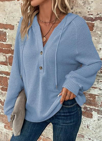 Top décontracté à manches longues pour femmes avec capuche et patte de boutonnage Chic & Stil