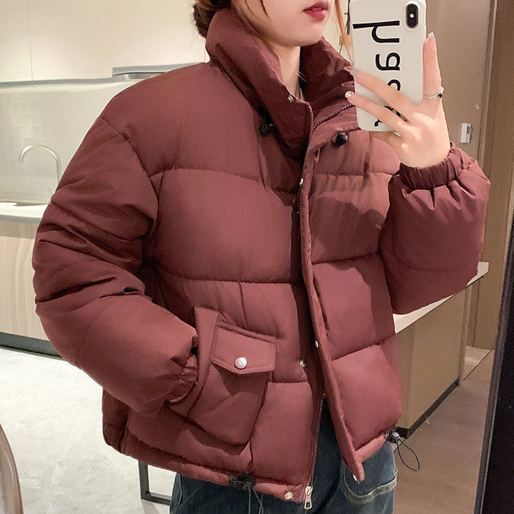 Trendy short women's jacket with insulating filling and practical pockets