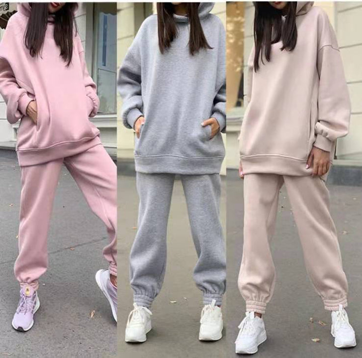 Casual women's jogging set in soft material with elastic waistband Lune London