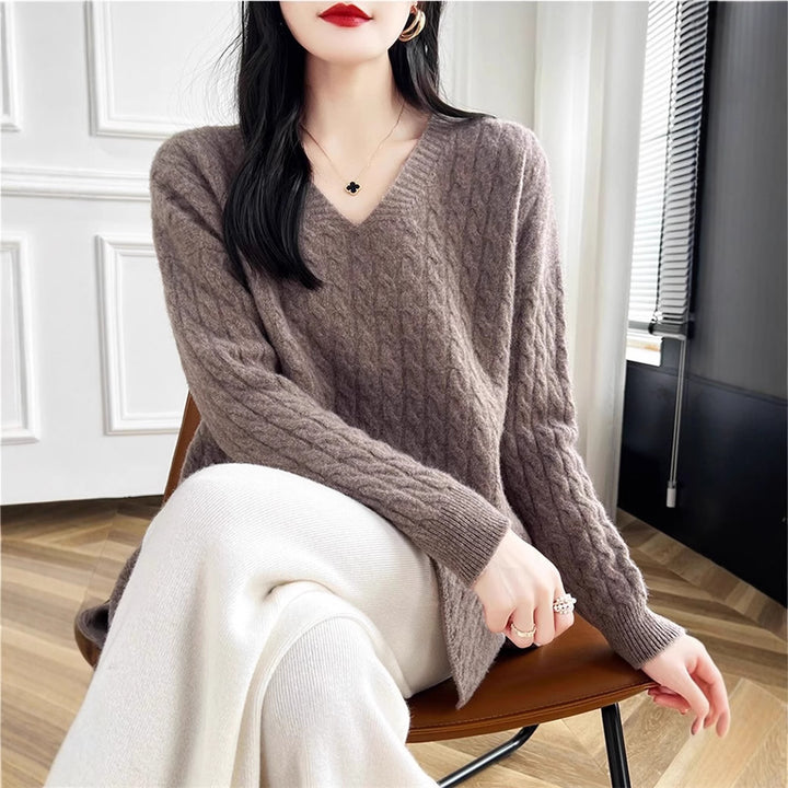 Pull femme à col en V avec un motif en tricot torsadé caractéristique et une coupe décontractée Chic & Stil