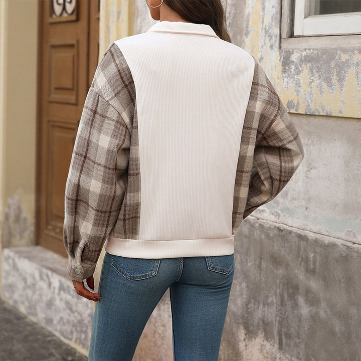 Sweat-shirt féminin à la mode avec motif à carreaux et détails de boutons Chic & Stil