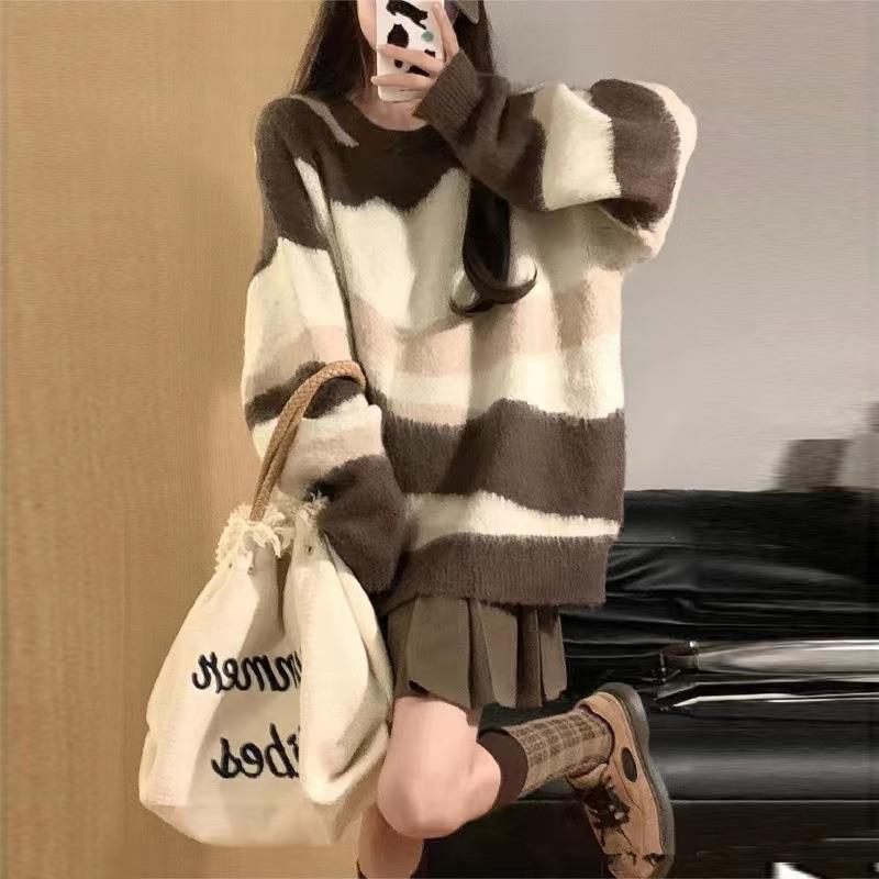 Wool sweater with wide stitches for women with trendy striped pattern and casual fit Lune London