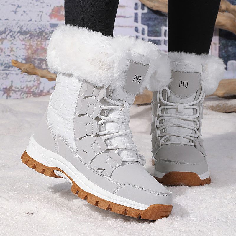 Winter boots for women with insulated faux fur collar and non-slip sole Lune London
