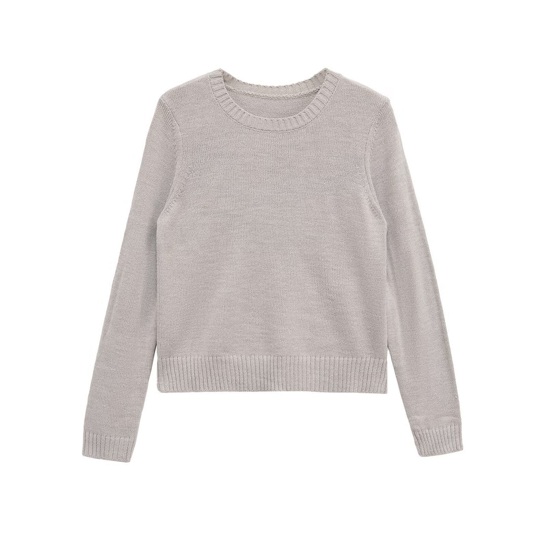 Comfortable fine knit sweater for ladies with round neck and timeless details Lune London