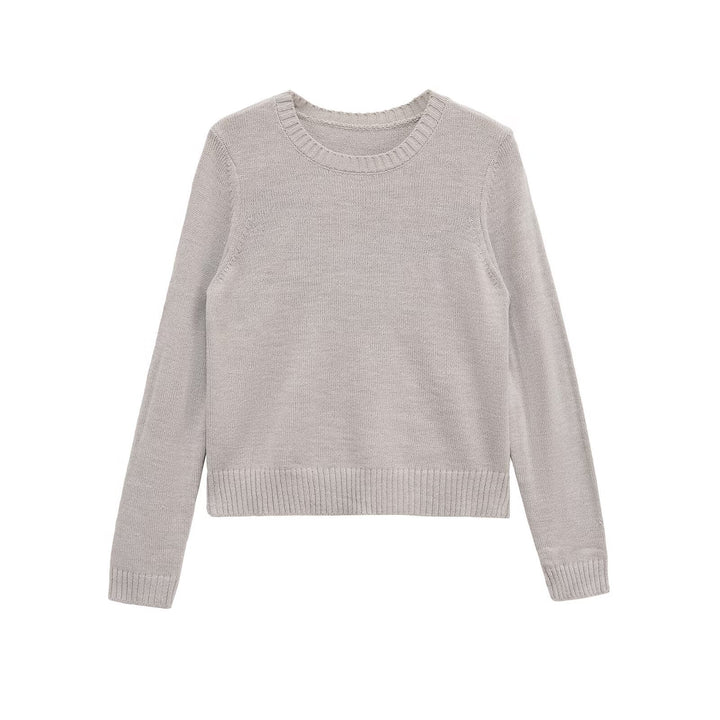 Comfortable fine knit sweater for ladies with round neck and timeless details Lune London