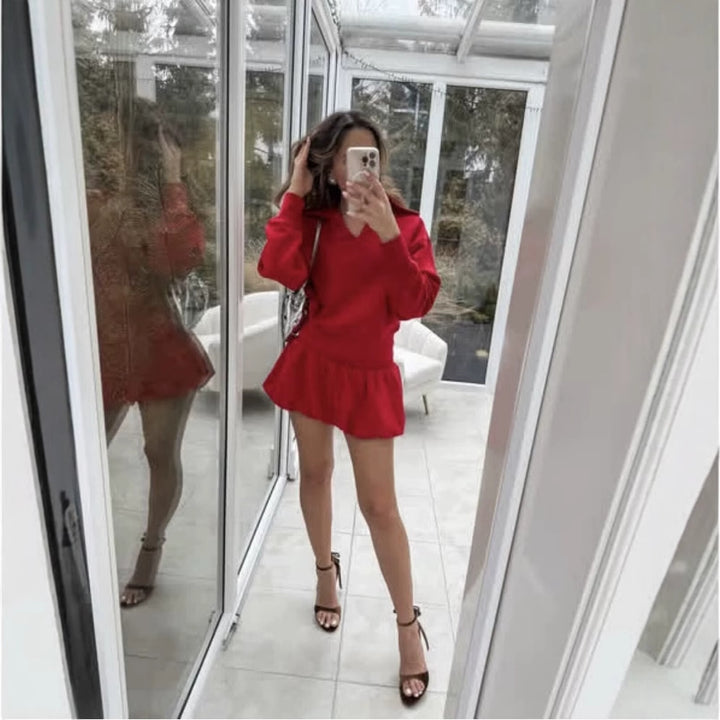 Sporty mini skirt for women with elastic waistband and pretty ruffled design Lune London