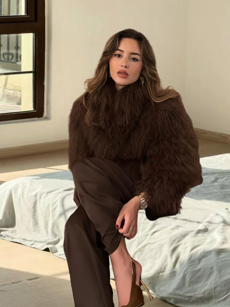 Women’S Luxurious Fur Jacket with Voluminous Sleeves and Elegant Cut Lune London