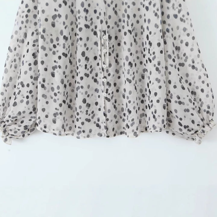 Blouse élégante pour femmes avec col demi et manches aérées Chic & Stil