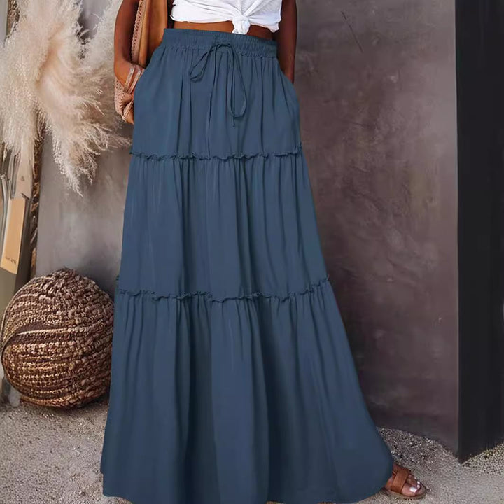 Long and flowing skirt for women with an elastic waistband and practical pockets Lune London