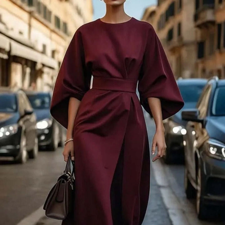 Ladies Elegant Maxi Dress with Flowing Sleeves and Chic Fitted Cut