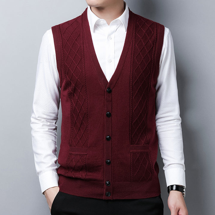 Elegant knitted vest for men with diamond pattern and practical pockets Lune London