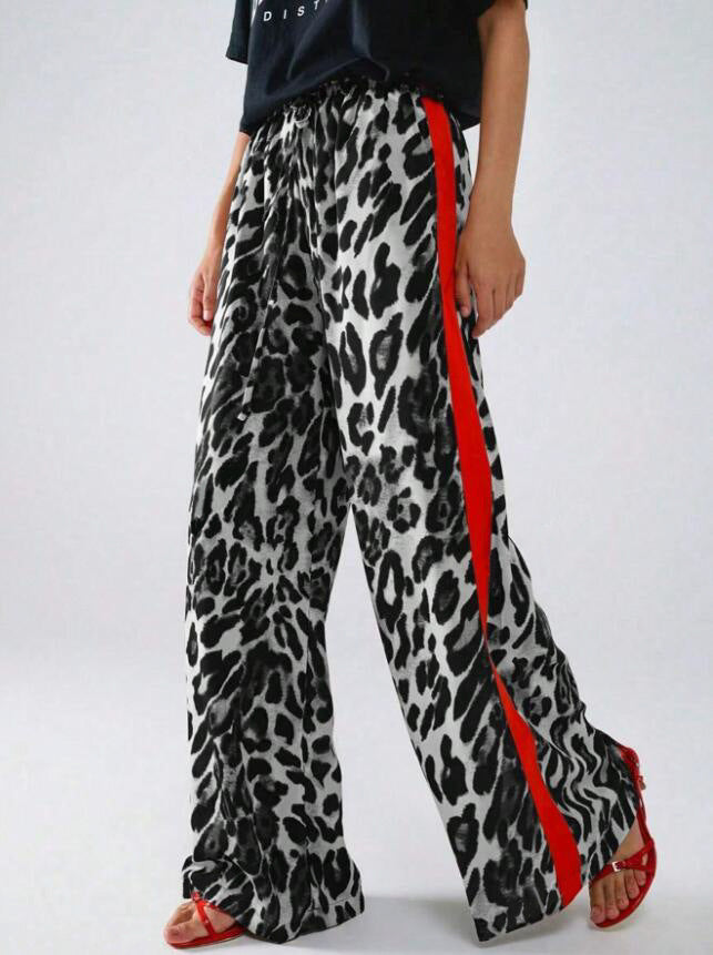 Leisure pants for women with animal print and contrasting stripes on the sides Lune London