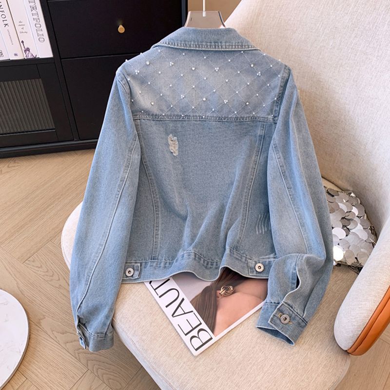 Veste en denim à la mode pour femmes avec des détails en perles glamour Chic & Stil