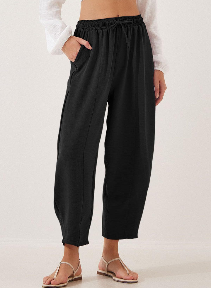 Women's lounge pants with elastic waistband and practical pockets Lune London