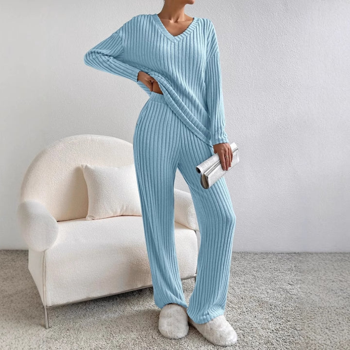 Comfortable knit set for women with V-neck and wide pants Lune London