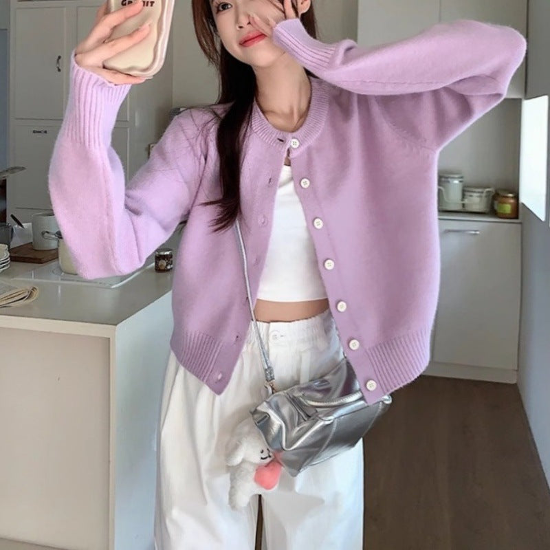 Cardigan élégant pour femmes à manches courtes avec détails en bouton et tricot fin Chic & Stil