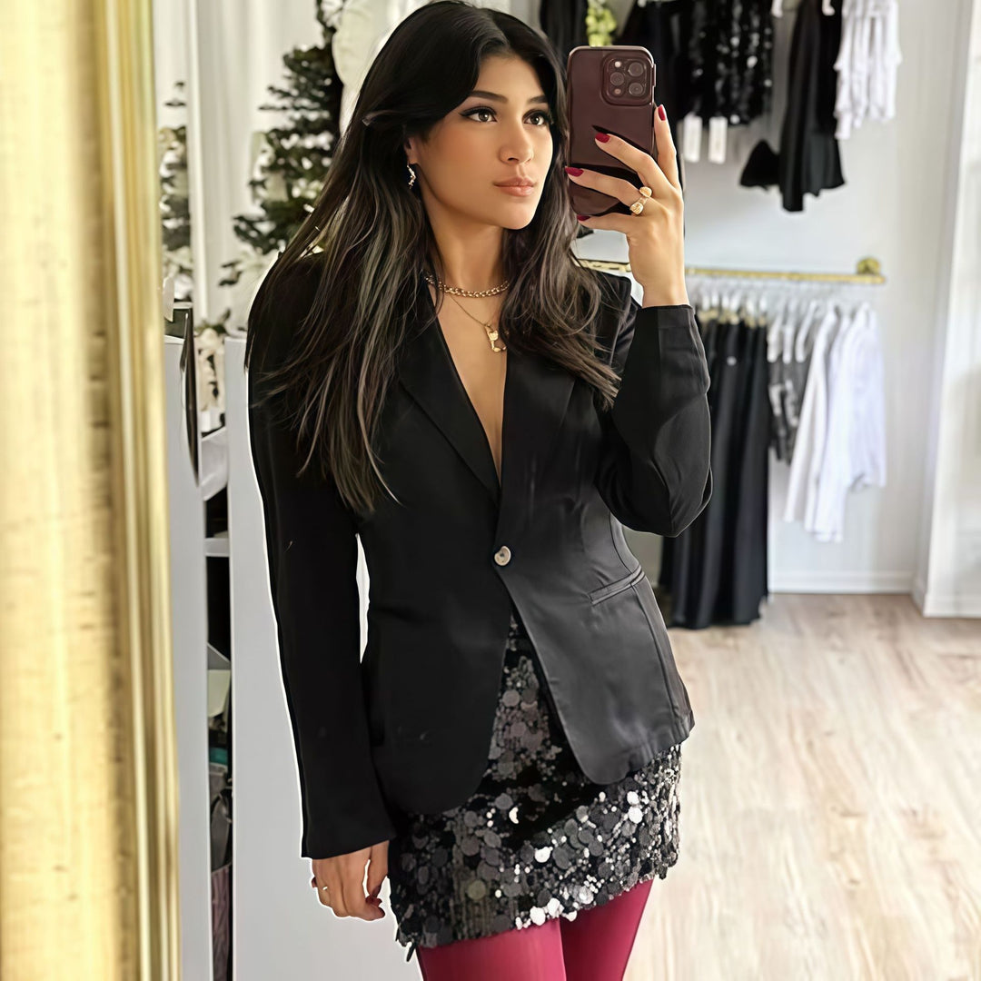 Women Elegant top with transparent fabric and fashionable collar Lune London