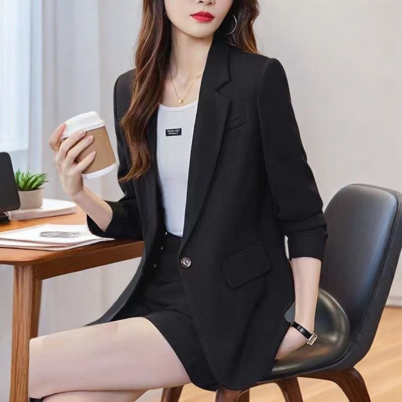 Blazer tendance pour femmes avec coupe ajustée Chic & Stil