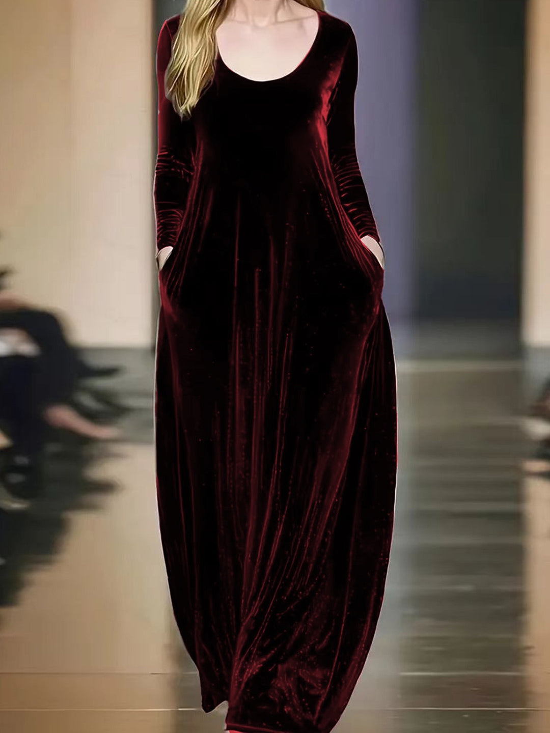 Maxi dress for women in velvety material with practical pockets Lune London
