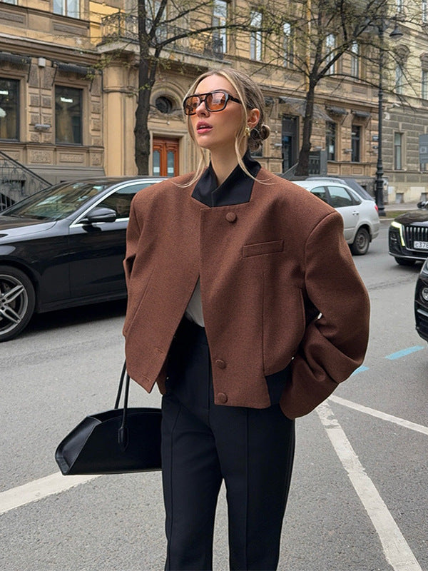 Fashionable short women's jacket with structured cut and high collar Lune London